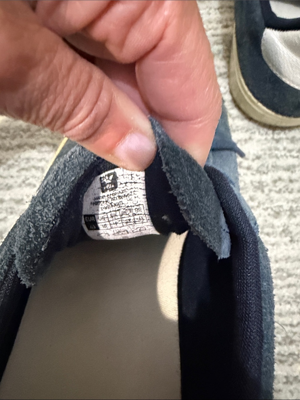 Veja men’s Navy Suede Sneakers with White V Logo sz 43 - Picture 6 of 7